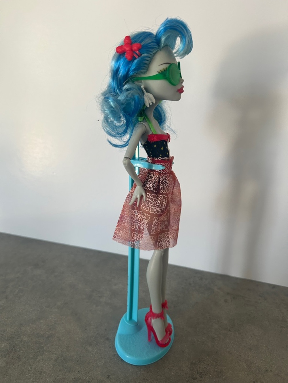 2012- MONSTER HIGH DOLLS Ghoulia Yelps Skull Shores G1 - Picture 3 of 5